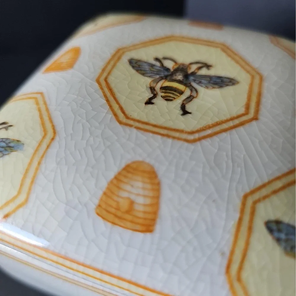 Homart ceramic bee